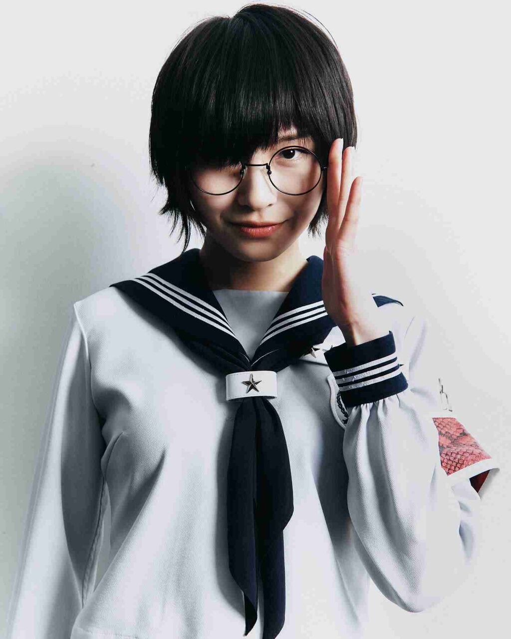 「別人！」新しい学校のリーダーズ・SUZUKA、制服を脱いだ姿にネット衝撃「これSUZUKAなの？」「誰かと思った！」