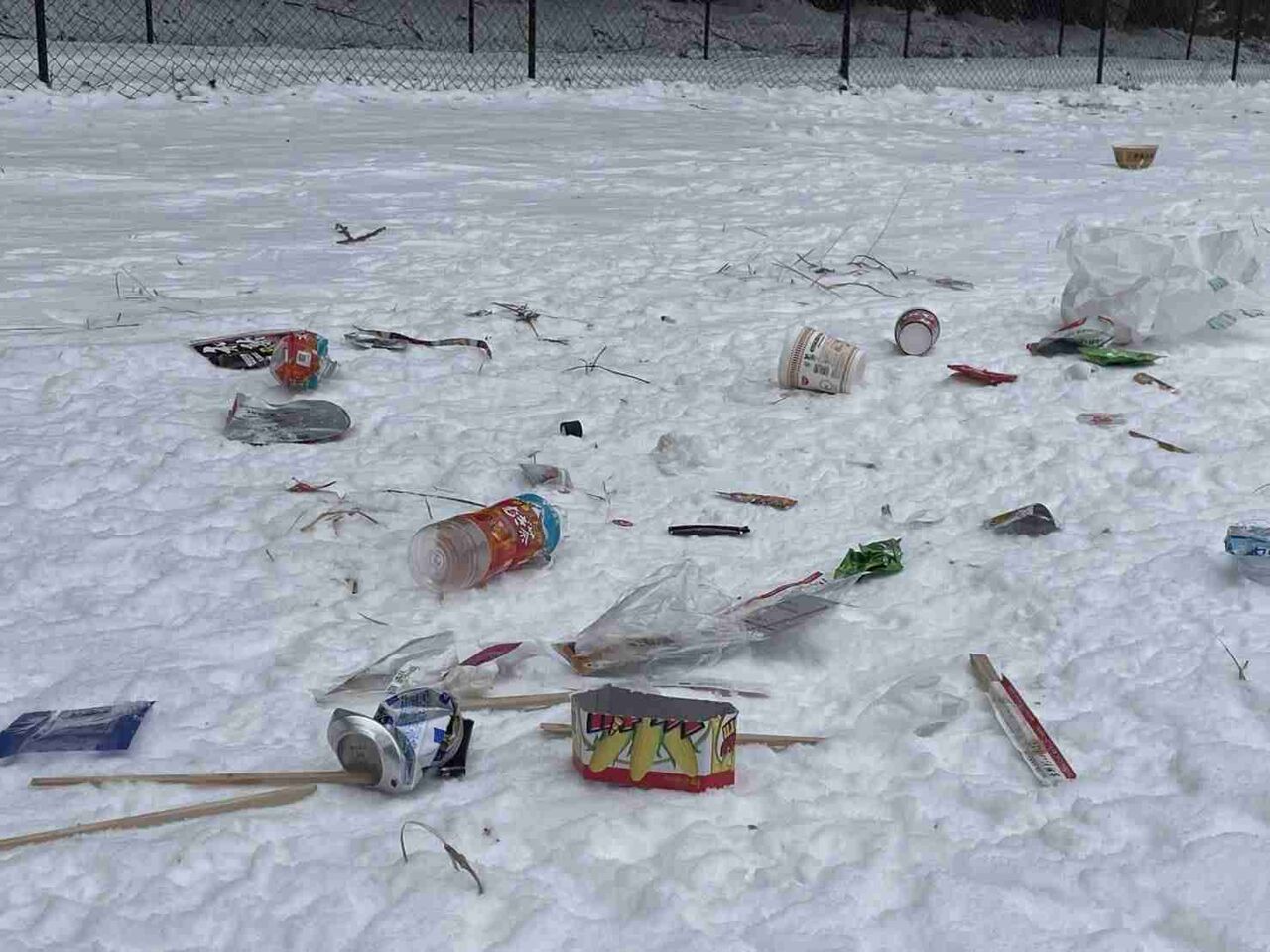 「こんなの初めて見た」スキー場に〝大量のゴミ〟マナー崩壊の現状に「もう性善説は無く通用しない」「ここまで治安悪くなっているのか」の声