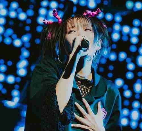 YOASOBIが世界最大級のフェス「コーチェラ」で単独ステージ、全9曲＆45分熱唱