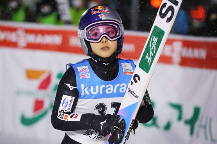 高梨沙羅はなぜ「スーツ違反失格」を繰り返すのか　「緩いスーツを選んだのは彼女自身で、コーチのせいではない」