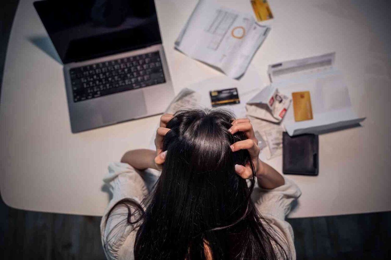 「結婚したくて…25万円をドブに捨てた」年収200万円台・40代女性の“痛い失敗”