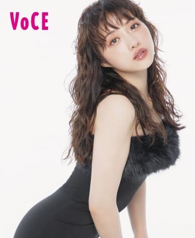 石原さとみ、約5年ぶり『VOCE』表紙に登場 パーマヘアで圧巻のボリューム魅せる