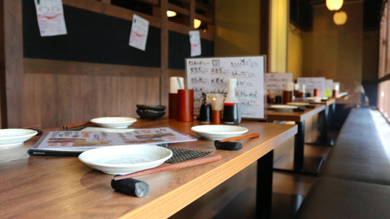 「喫煙者も非喫煙者も満足できるのでは？」…〈禁煙にして喫煙ルームを設けた〉飲食店。結果、“両者から支持されなかった”ワケ