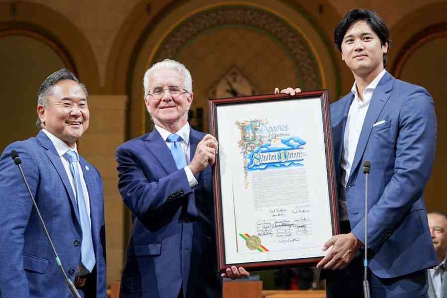 5月17日が「大谷翔平の日」に　LAが制定…グレースーツで市庁舎訪問、球団発表