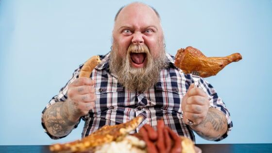 肥満の人は「もう十分食べた」というシグナルに脳が反応する能力が損なわれ減量後も回復しないことが明らかに