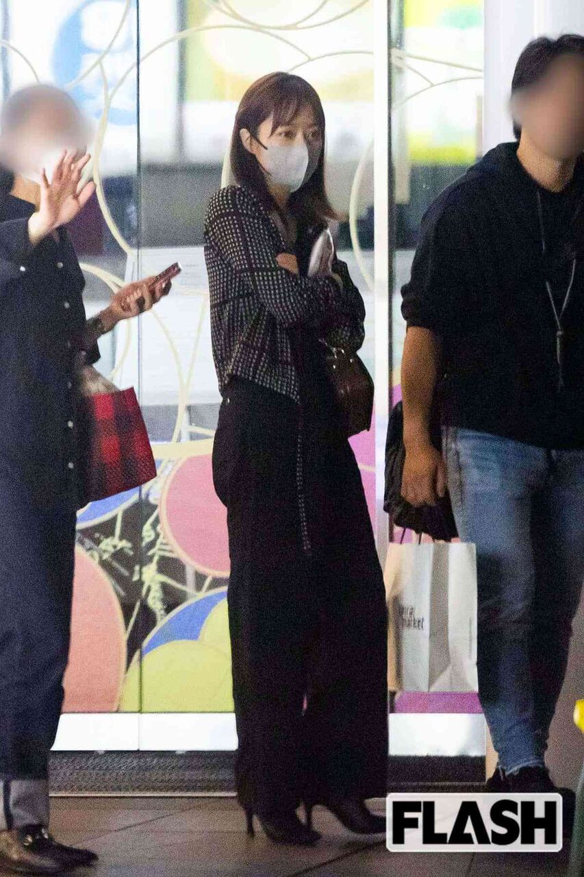 【三宅健、ド派手金髪に！】菅田将暉の奇抜だぼだぼズボン、井上真央は超ハイテンション…スターが集結した撮影終了の打ち上げ会【写真あり】