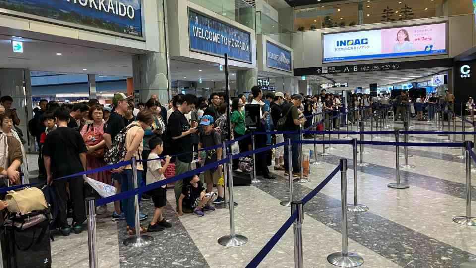 北海道の新千歳空港で、すべての保安検査一時ストップ…搭乗待合室内の店舗で“ハサミ”紛失、すでに機内で離陸待つ乗客も検査やり直し