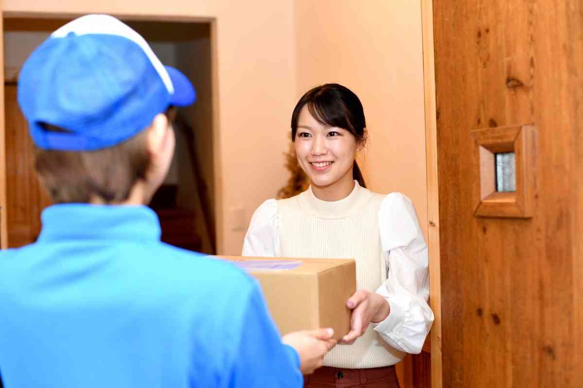 荷物受け取り時に「印鑑、サイン不要」は本当？　ヤマト運輸、佐川急便に聞く