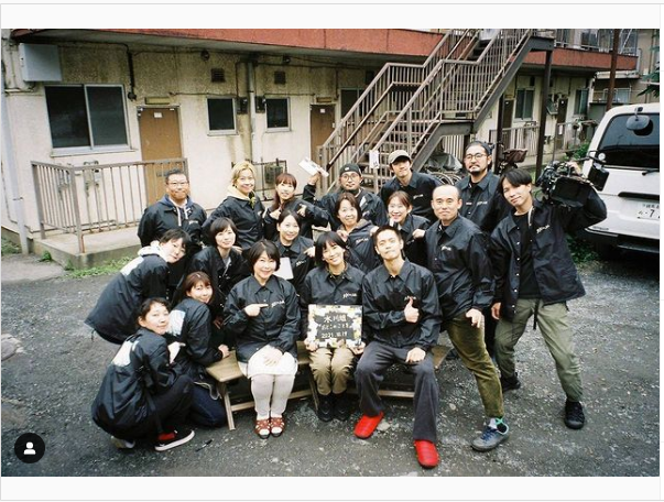 水川あさみ、窪田正孝と“寄り添い”座る写真公開「距離が近い…!」「ご夫婦揃っての姿見れて嬉しい」