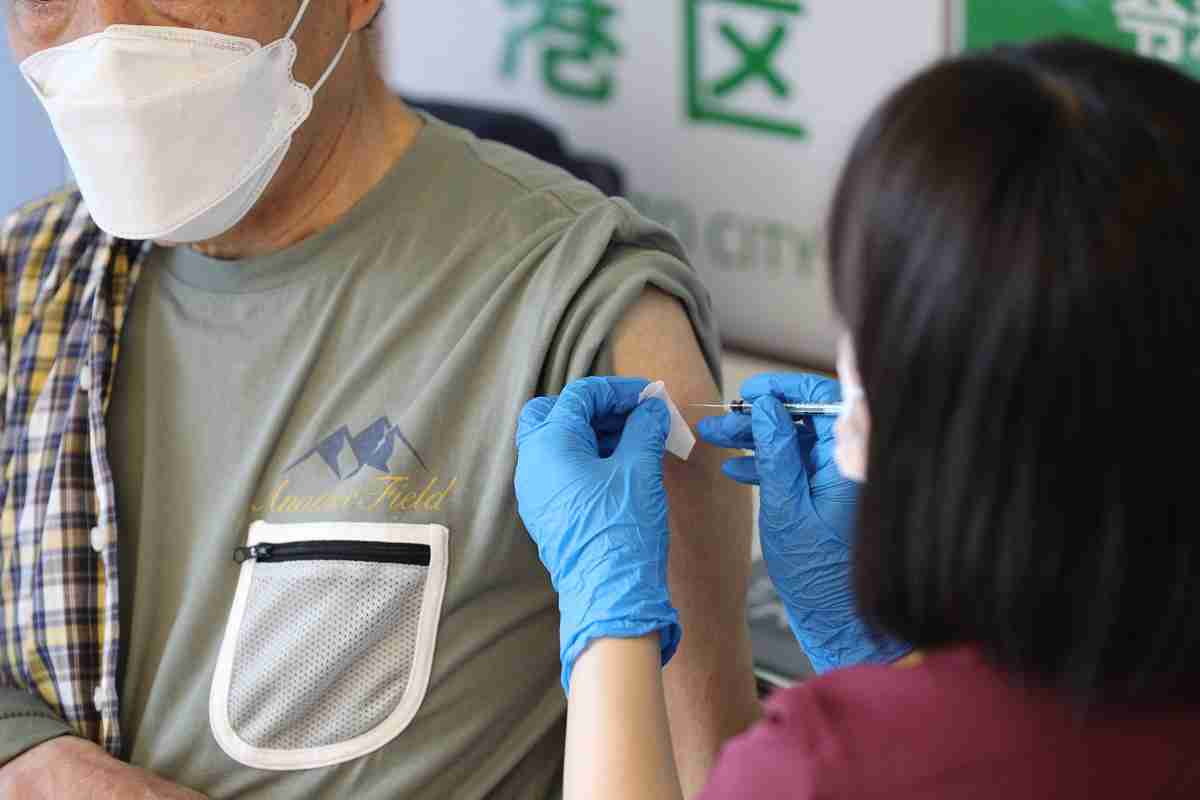 コロナワクチン6回目、接種人数は「1回目の10分の1」受け続ける必要はあるのか