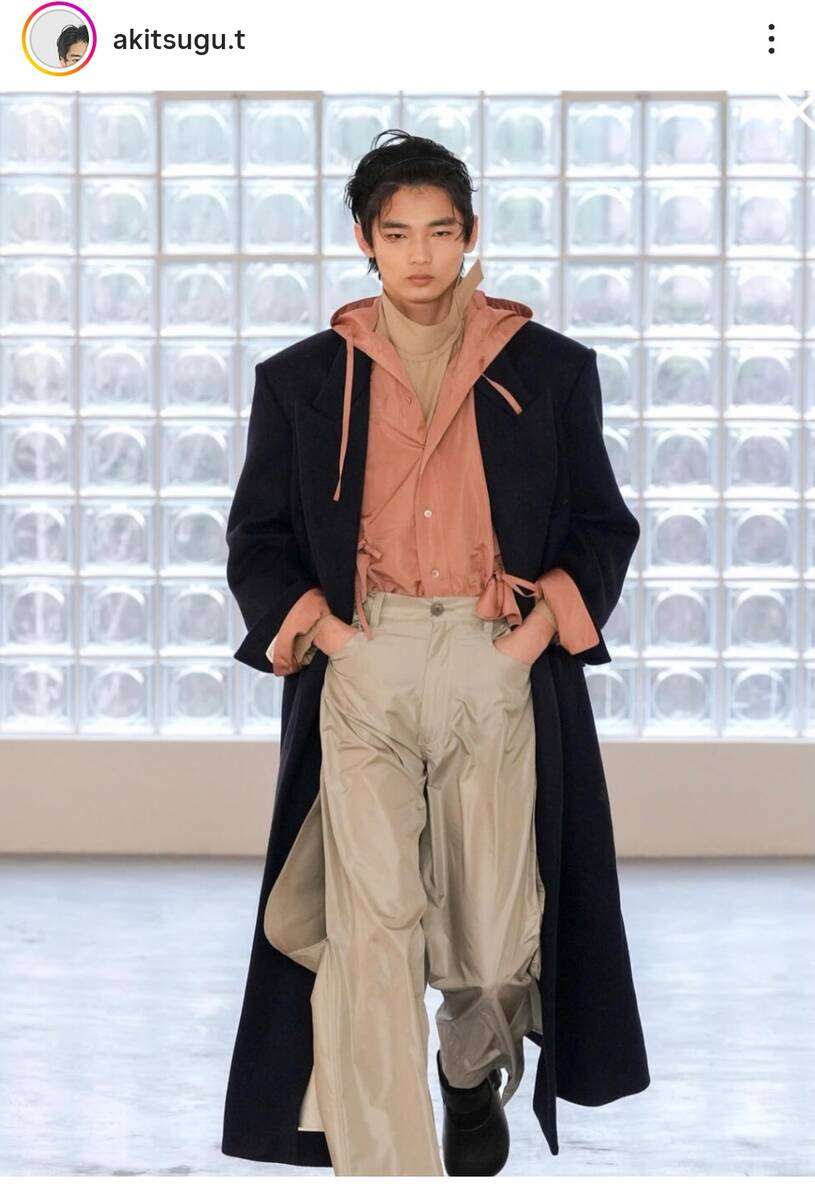 冨永愛のイケメン息子が「かっこいい」「圧倒的存在感」身長190センチ台…母は籍入れず妊娠公表