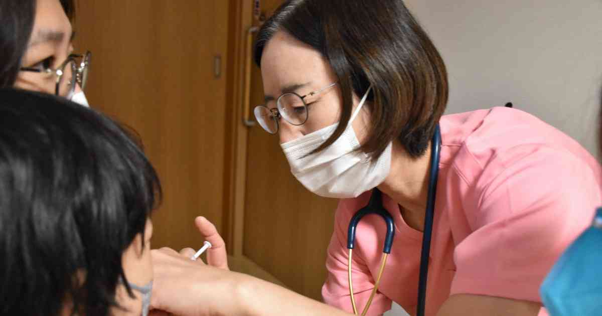 片道2時間かけ接種も…乳幼児コロナワクチン、予約枠少なく