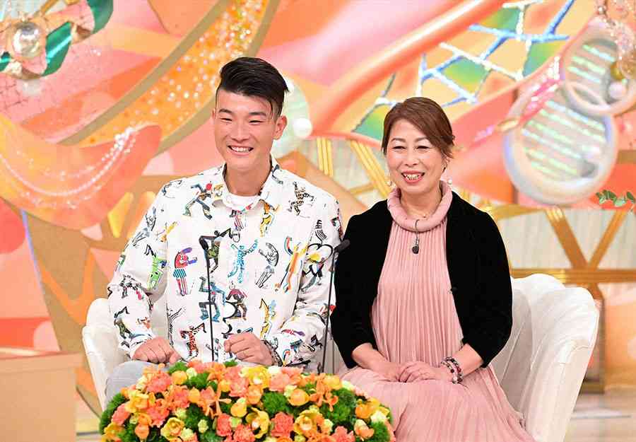 同級生の母に猛アプローチ…年の差21歳、衝撃の30⽇連続デート【新婚さん】