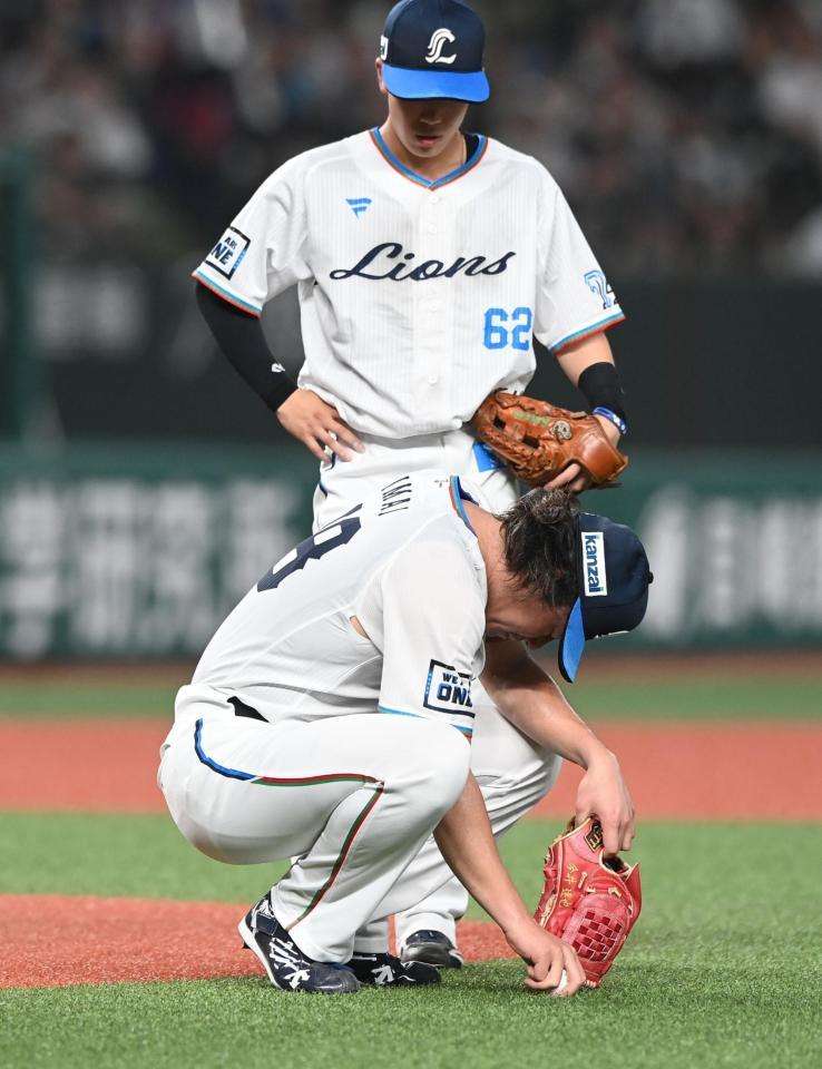 西武のエース・今井が81球で緊急降板のアクシデント　突如、マウンド後方で座り込む　熱中症か？