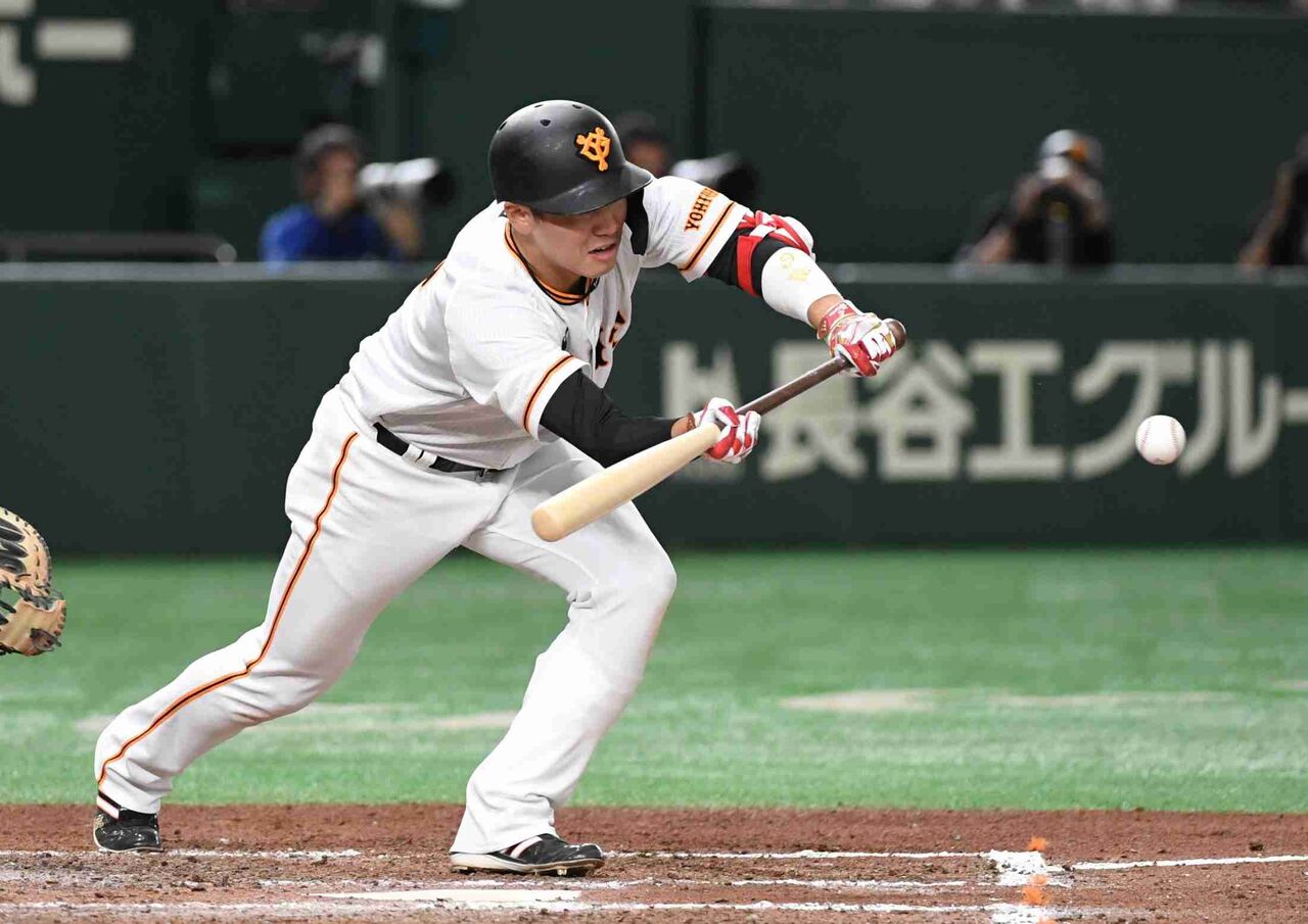 巨人　不振の坂本が2年ぶり送りバント　スタンドからどよめき