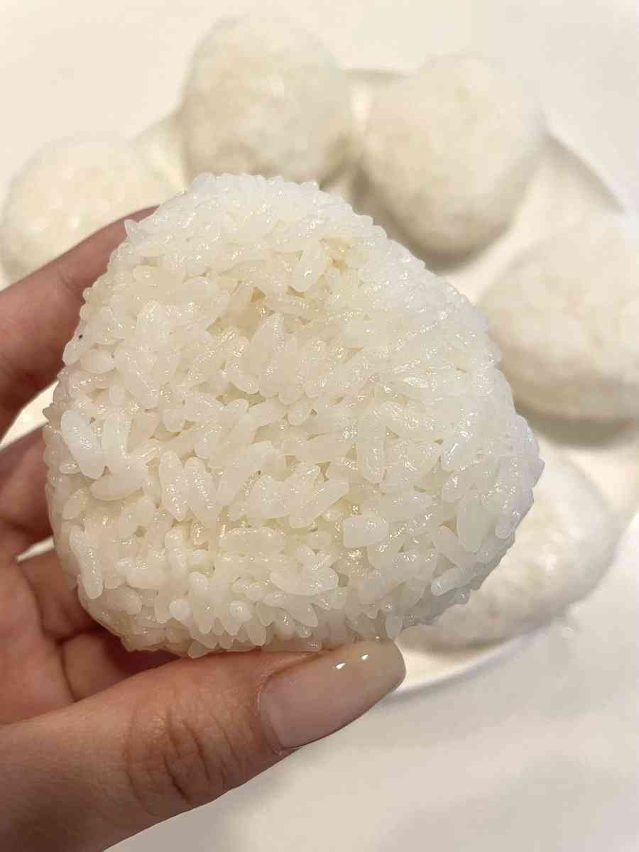 塩にぎり、このレシピを試したら概念覆された。冷めてもふわっとしててめちゃくちゃ旨い「2合一瞬で消えた」