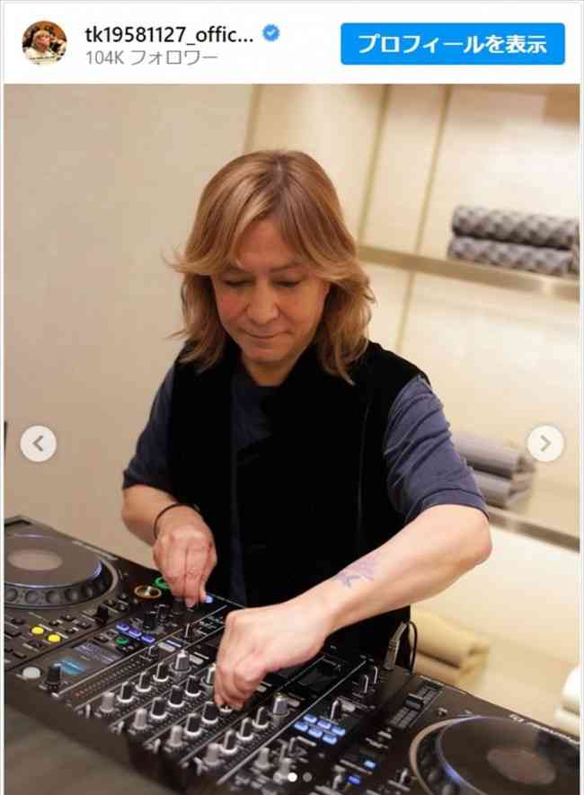 65歳小室哲哉、最新の姿を「見た瞬間、声出た」　左腕にはタトゥーチラリ「体鍛えてますね」「ビジュも天才」