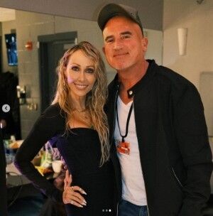 マイリー・サイラスの母ティッシュ（56）、娘ノア（24）の恋人を略奪して結婚か