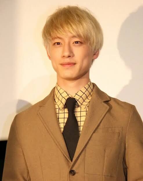 金髪の男性芸能人が見たい