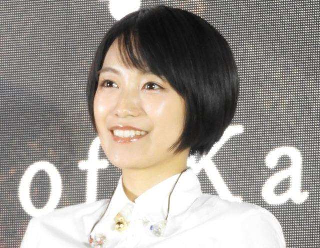 miwa　慶大大学院修士課程の修了報告「半年後に博士課程へ」進学希望　修了式での個性的衣装も公開