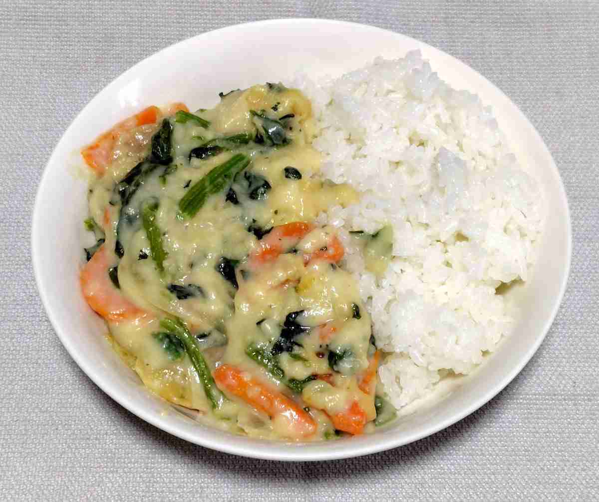 シチューライスは「あり」か「なし」か論争。農水省「あり派」のレシピに「ドリアみたいになって美味しい」