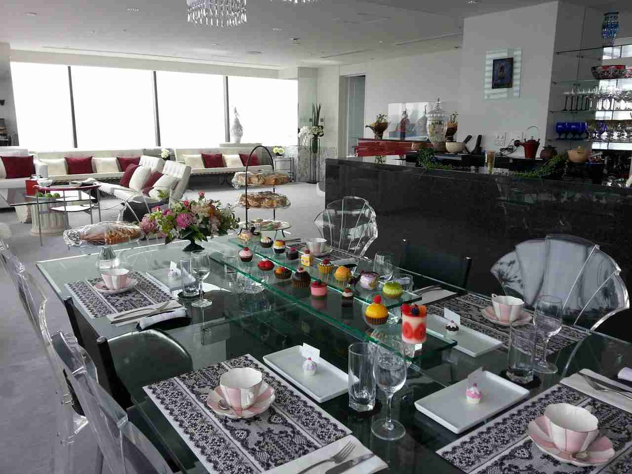 「家事はやらなくていい」でホテル暮らしもクリーニング代は靴下1足1000円！デーブ夫妻の来日当時の暮らしと夫婦円満の秘訣