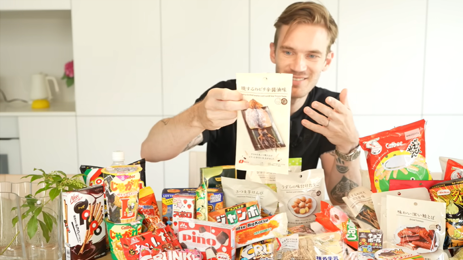 “世界一のYouTuber”ピューディパイが日本のお菓子をレビュー うまい棒にまさかの点数が…