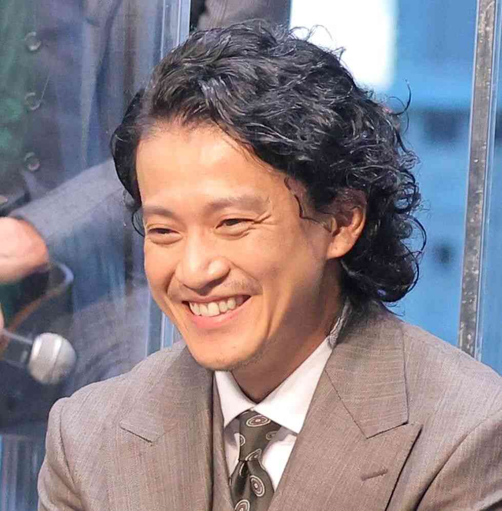 昨年ドラマ17本のブレイク俳優・野間口徹、小栗旬夫婦と外食するも「5分でムリだわ、って」理由明かす