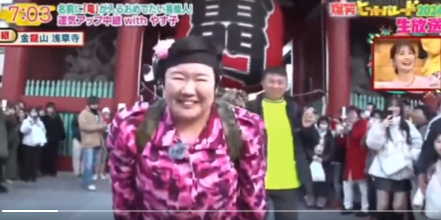 「やす子、後ろ！」スタジオ騒然　生中継で見知らぬ男性がやす子に接近、警備員割って入る