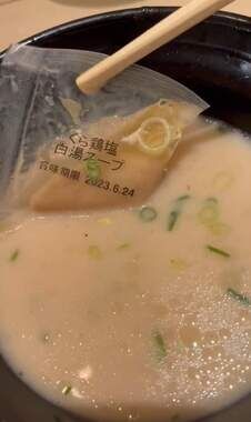 くら寿司のラーメンに「スープ袋」混入か　丼の中からビニールが…動画拡散に本社「事実確認中」