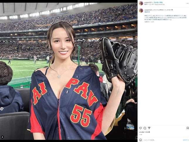 「露出狂と同じ」「TPOって知らない？」　49万登録女性インフルエンサーのWBC観戦マナーが物議