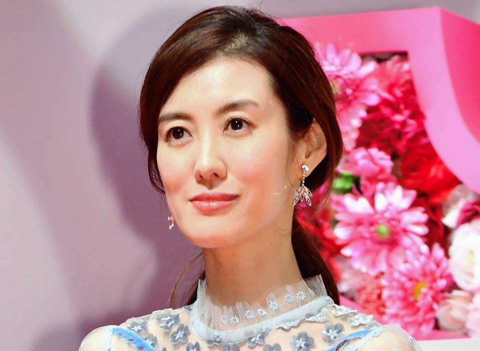 ともさかりえ　43歳すっぴん写真に衝撃「素肌が綺麗すぎ」「美しすぎてため息が出ます」