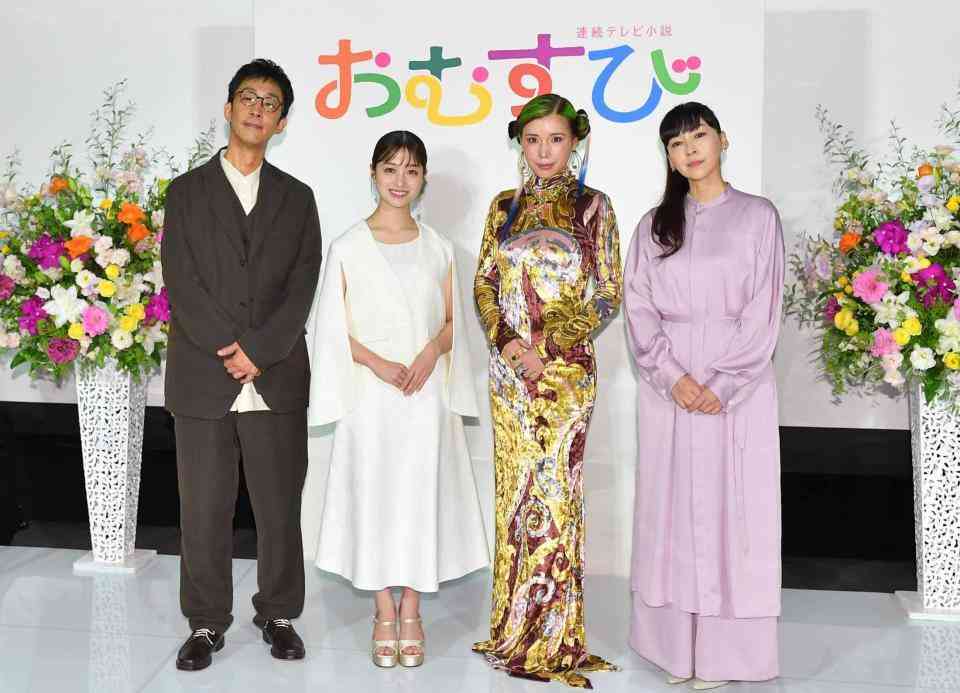 朝ドラ『おむすび』初週完成会見に橋本環奈ら米田一家集合 平成の食卓シーンにも注目「すごく面白かった」