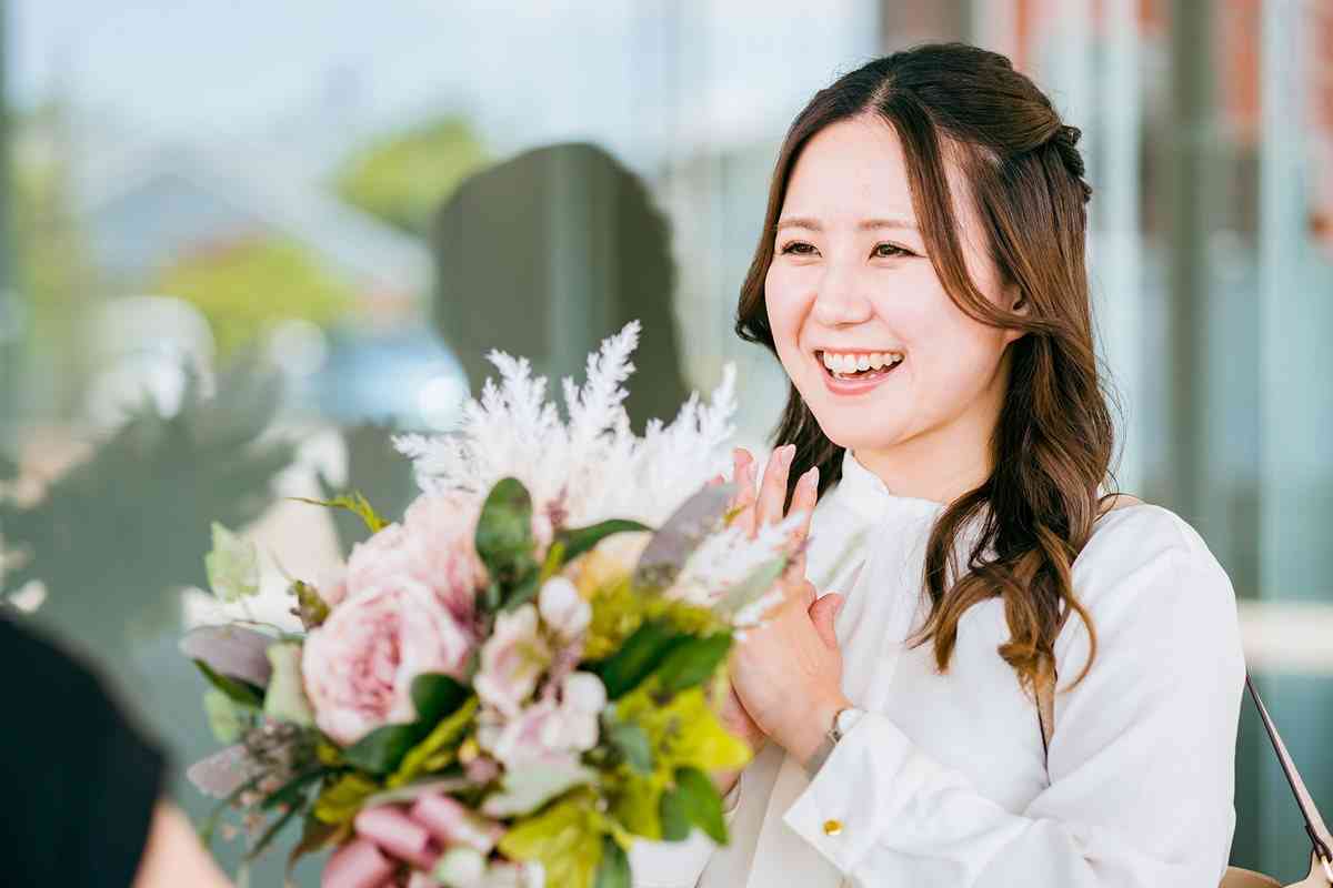 特別な日の感謝の花束を「イオン」で買うのはアリかナシかが話題に　「ブランド包装に価値がある」「贈る行為自体に意味がある」「贈る側の都合では」…見解さまざま