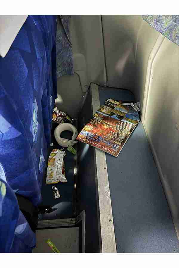 インバウンドの観光バス車内に大量のゴミ…乗務員が苦言　「これはカオス」「酷すぎる」