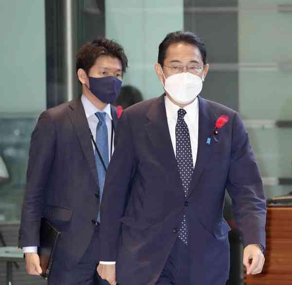 官邸内で“ドラ息子”翔太郎氏の更迭論が浮上…岸田首相の切りたくても切れない「裏事情」の根深さ