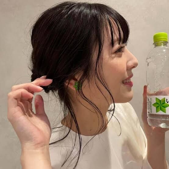 横顔が美しい有名人