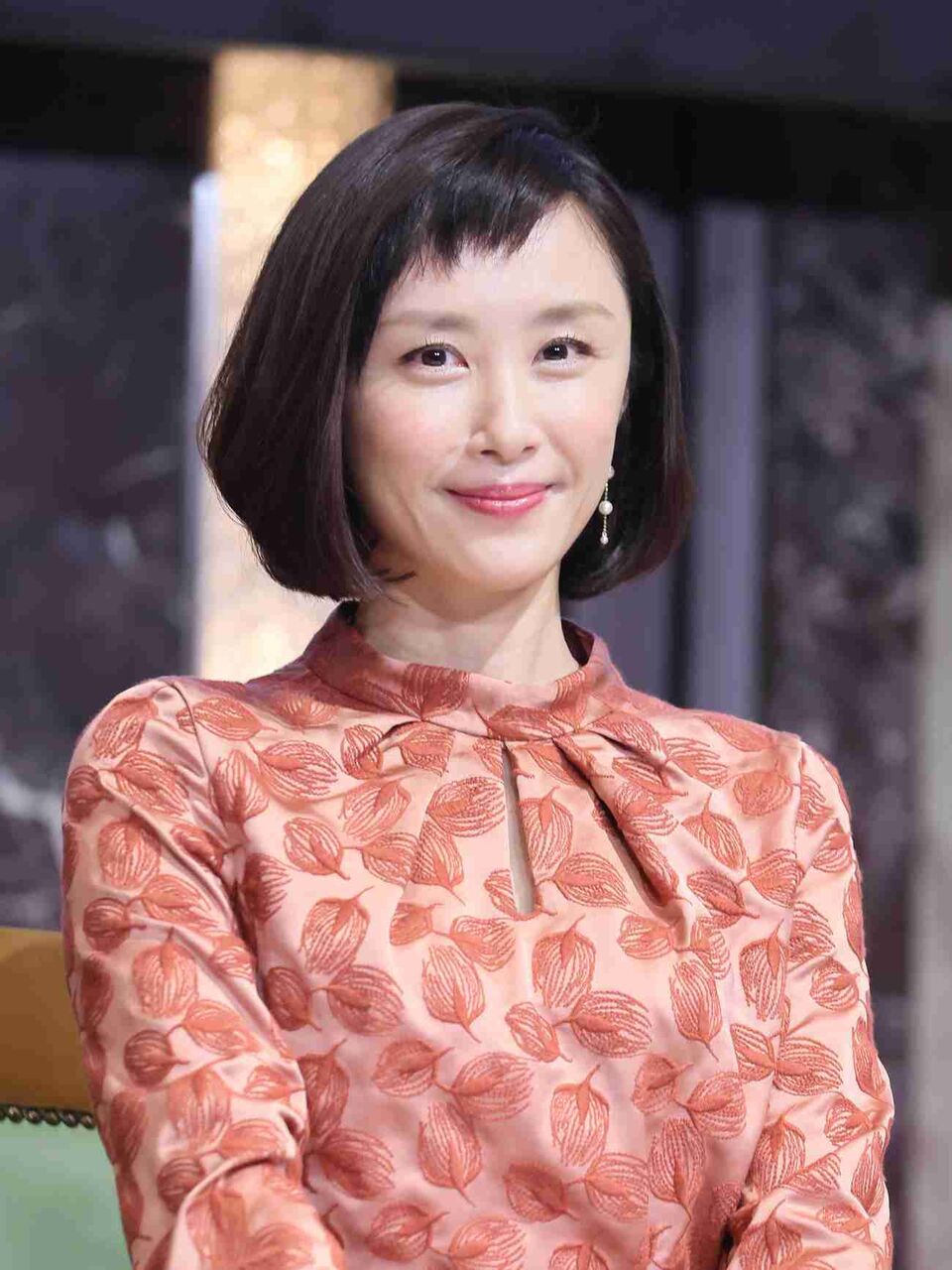山口もえ、“10億円豪邸”の庭で草むしりする夫・爆問田中裕二の写真公開「私は飽きたので…」