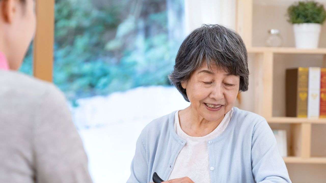 お母さん、老人ホームに入って幸せ？後悔の念にさいなまれる「50代の娘」に「85歳の母」の回答