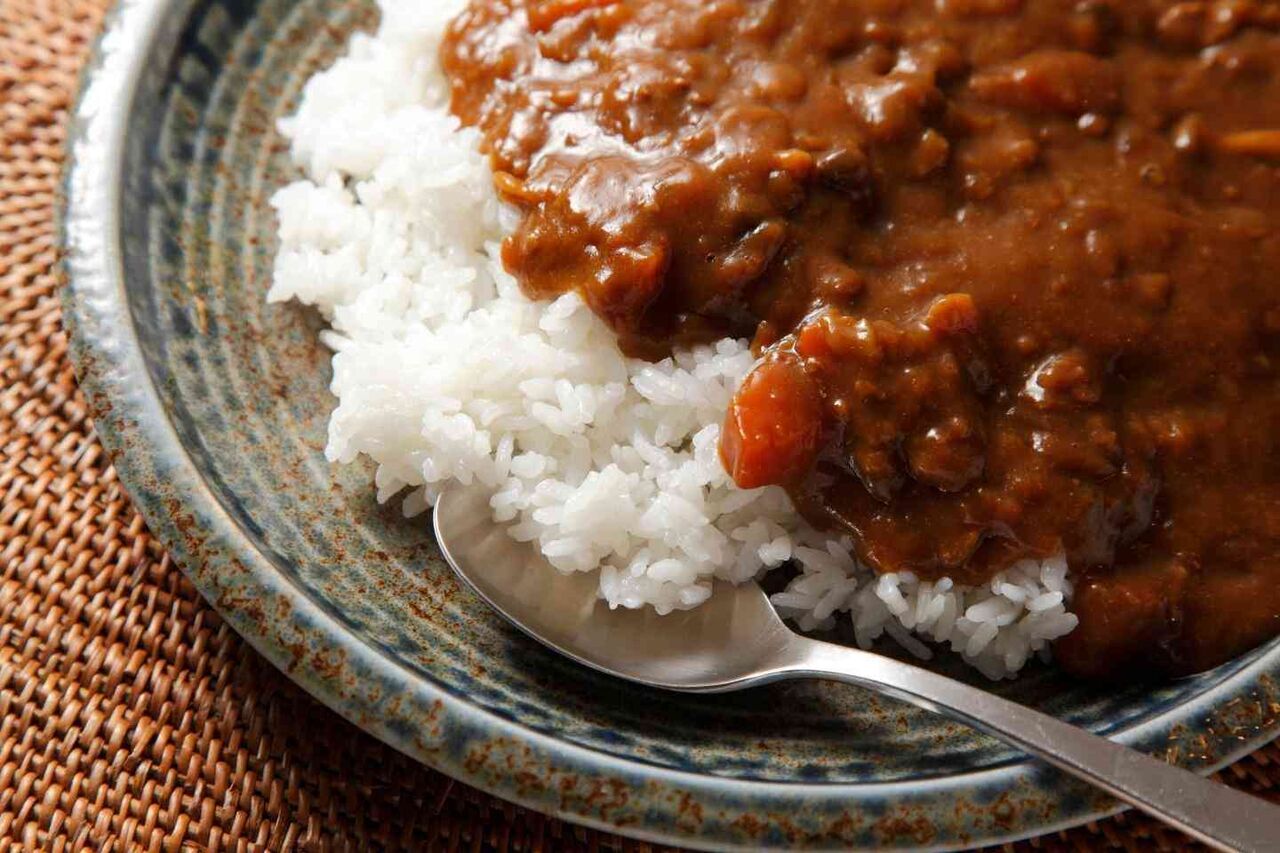 カレーライスを食べるとき「混ぜるor混ぜない」どっち？混ぜるのは邪道か、むしろカレーの醍醐味か