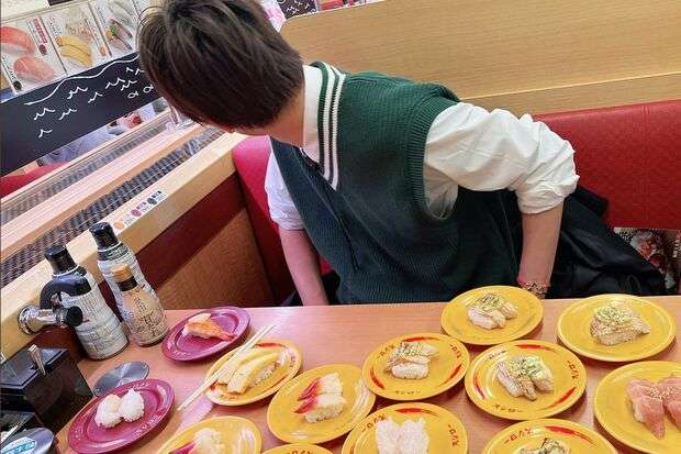 人気ユーチューバーの“回転寿司パトロール”に賛否、前日にも食べ物動画炎上で「世間とのズレ」露呈