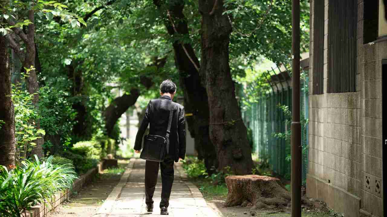 年収900万円、国立大卒・大手勤めだった48歳・誇り高き父が土下座…17歳息子に突き付けられた「残酷な現実」