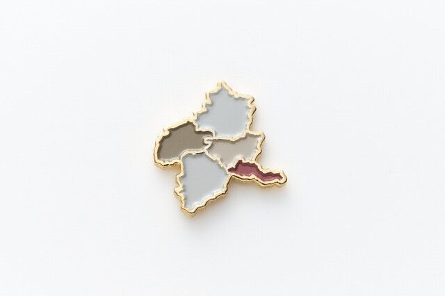 異例の“群馬爆売れ”再び！47都道府県ピンバッジ、新作も即完　人気の背景は「つる舞う形」の認知と愛着？