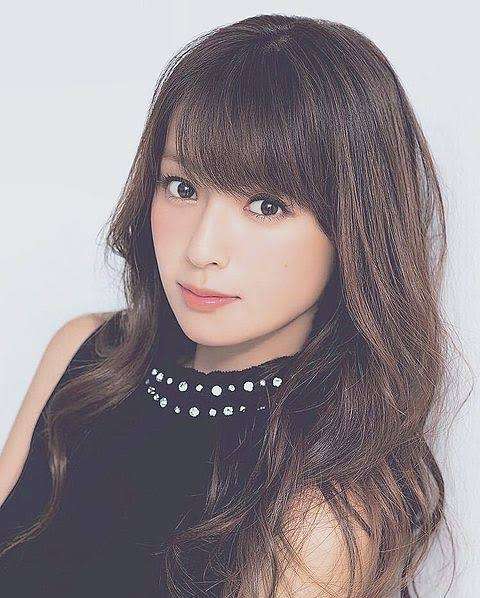 【画像】こちらを見つめる美人が見たい