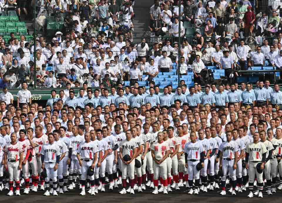 甲子園　開会式後に選手が熱中症訴え、車いすで運ばれる　朝でも蒸し暑さ残る聖地