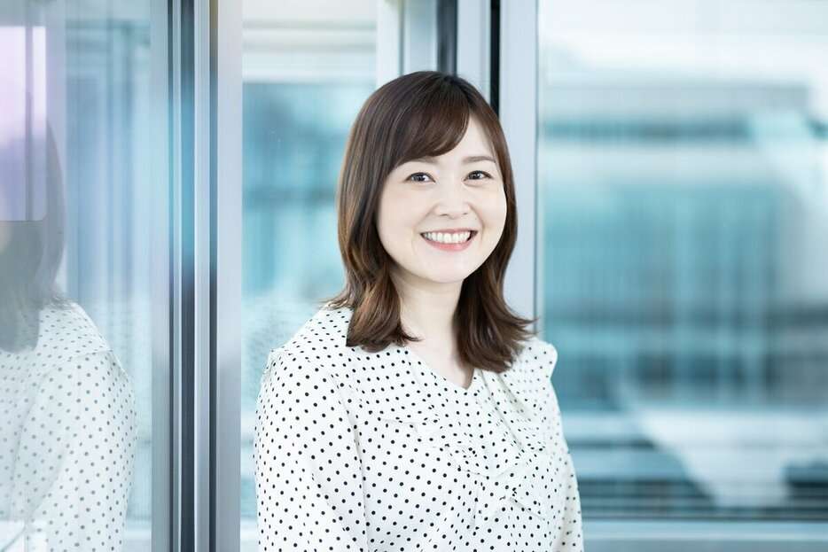 水卜麻美アナ「テレビを見ている方々には、毎日を楽しく笑顔で生きてほしい」　やさしさの裏にある「一語一句妥協したくない」厳しさ