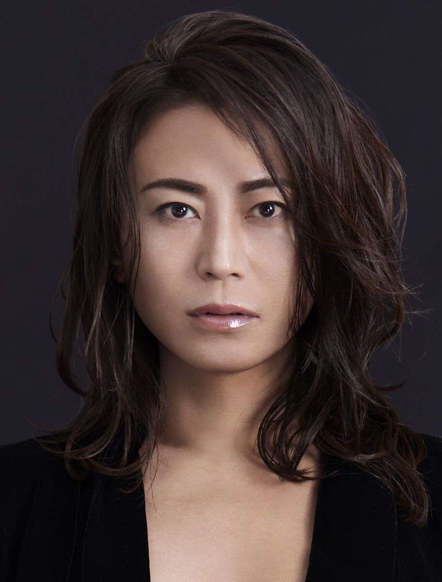 氷川きよし、胸元はだけさせて憂いの表情…2月発売ベストアルバムのビジュアル解禁