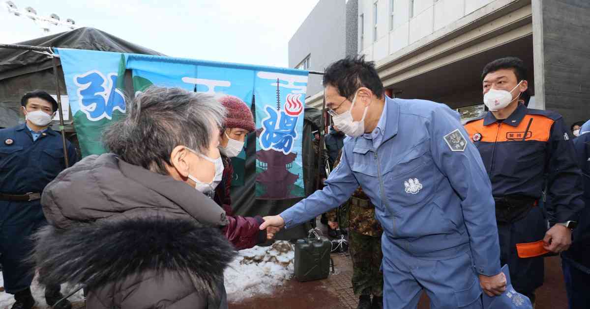 「1階をのぞいただけ」　首相の被災地訪問に“パフォーマンス”の声