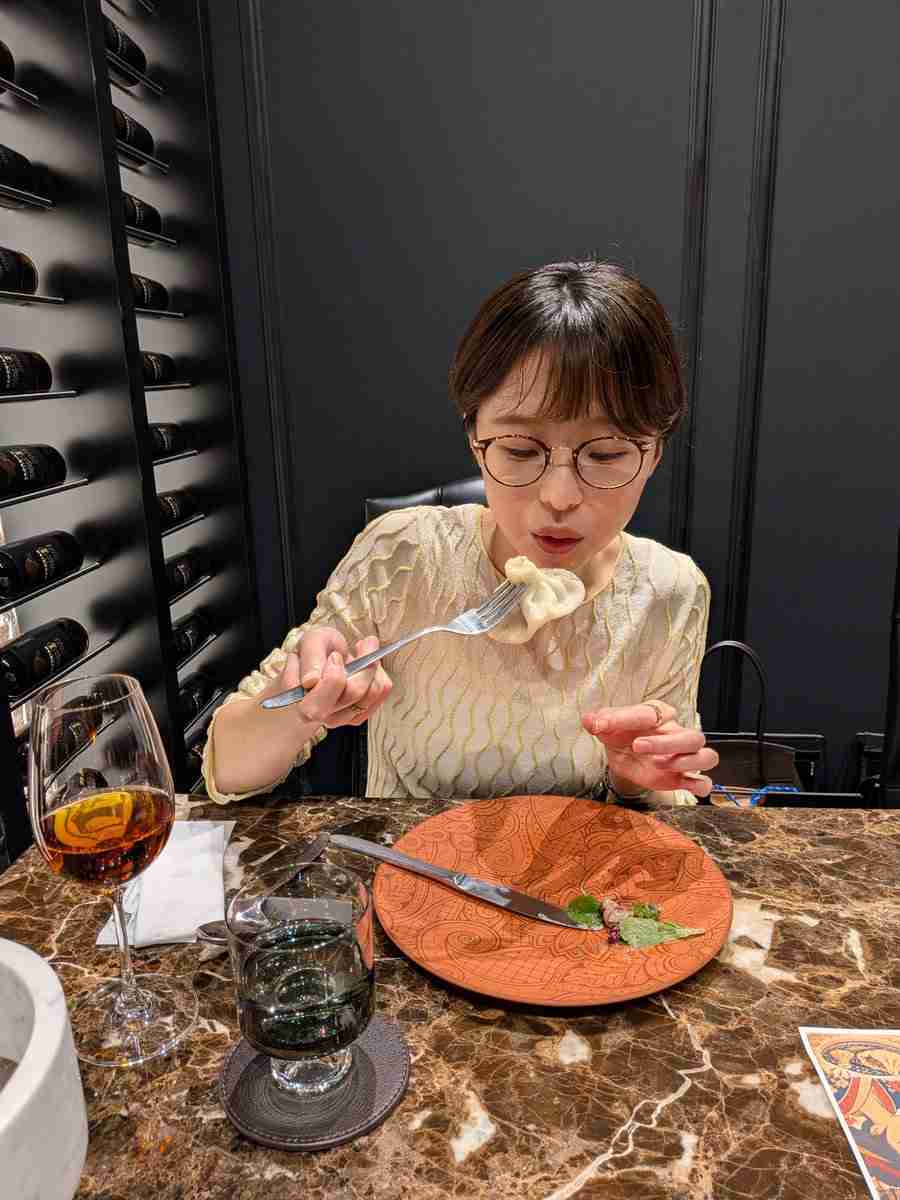 渡邊渚、ジョージア大使と食事で指摘された独特“フォークの持ち方”コメントの荒れぶりに大使も反応