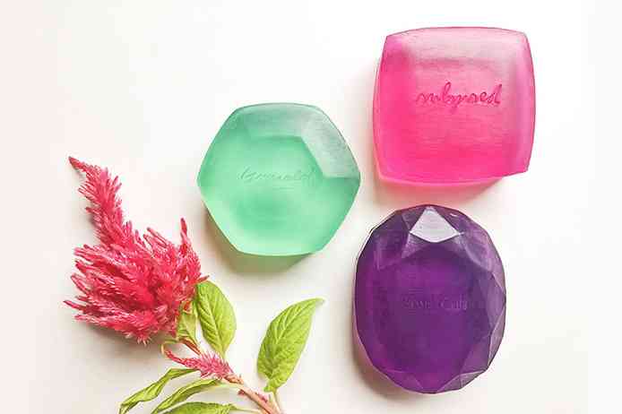 古くからある化粧品を使っている人